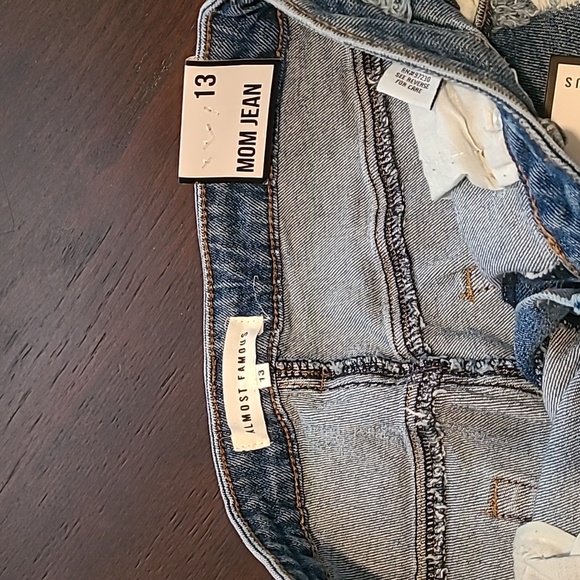 NWT Almost Famous Mom  Jean distressed raw hem light wash medium wash size 13 mi - Picture 5 of 12